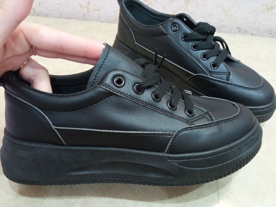Новые кроссовки уни