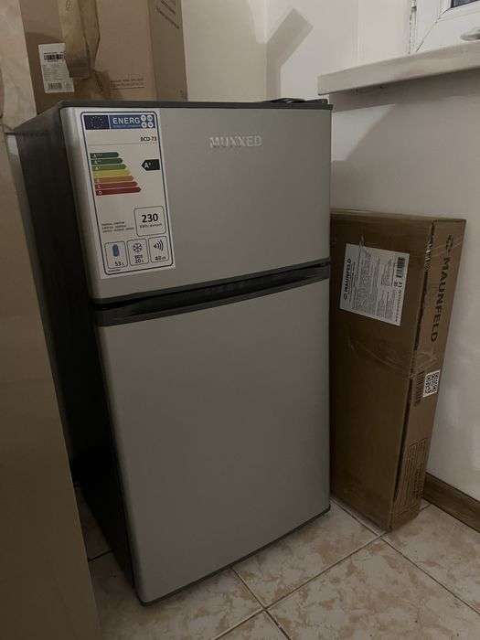 компактный двухкамерный холодильник