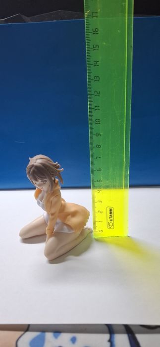 Аниме девушка,фигурка