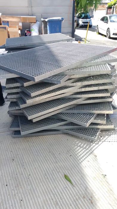 Vând grătare metalice zincate, rezistente și durabile, ideale pentru: 	rigole și canale de scurgere 	curți, platforme betonate