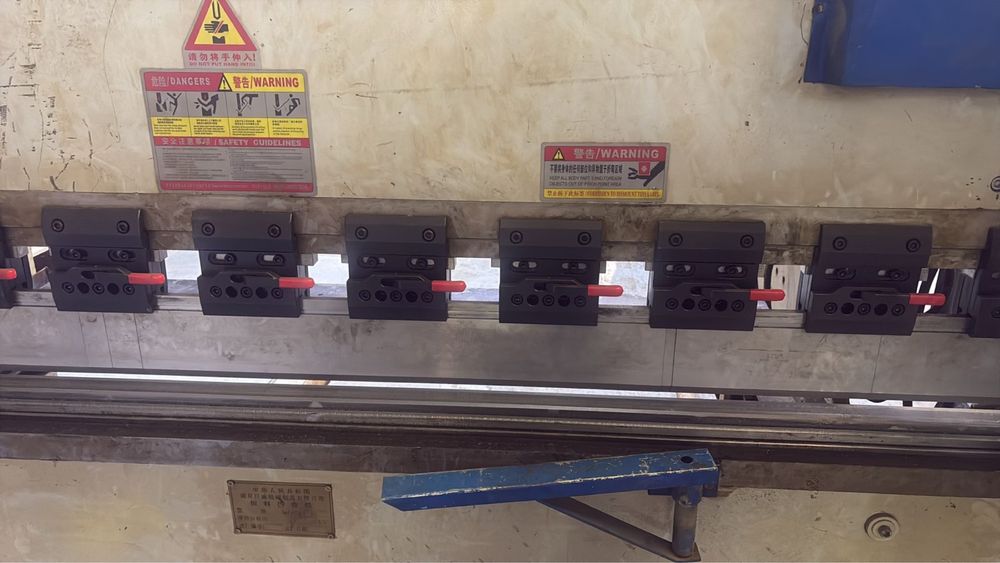 Листогибочный пресс 63/2500 ЧПУ Е21