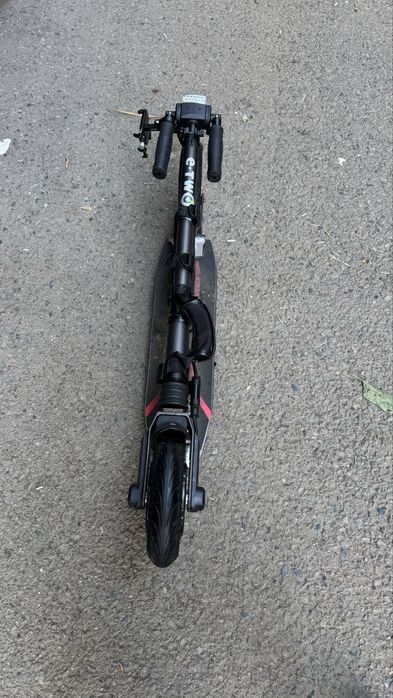 Trotineta electrica E-TWOW MASTER, viteza 25km/h, autonomie 40km, rulaj 225km, ca noua.