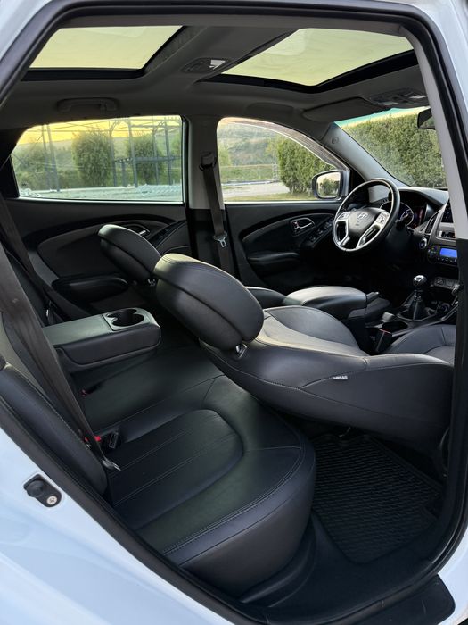 * Vând Hyundai IX35 * 2.0 diessel * 4x4 * FULL * Euro 5 * Panoramic * Xenon * Led * Navi * 184 CP *