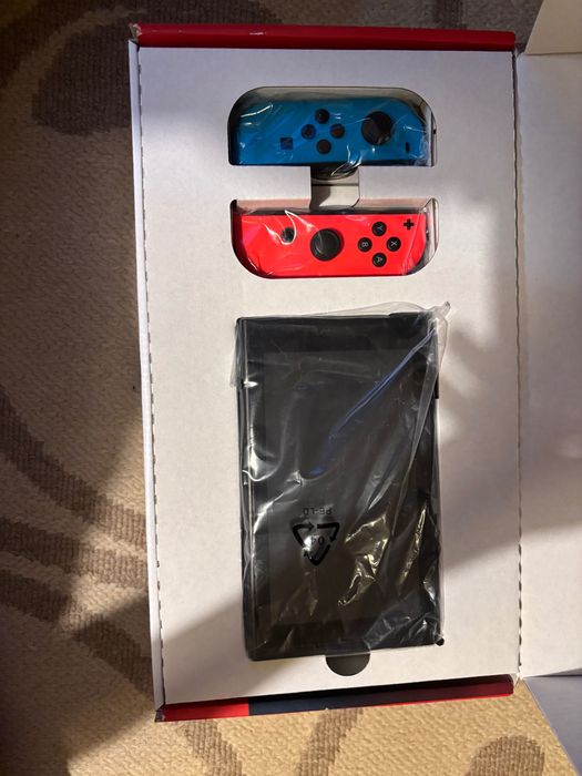 Nintendo Switch V2 + 128 GB + Zelda Controller + Бонус игра“.