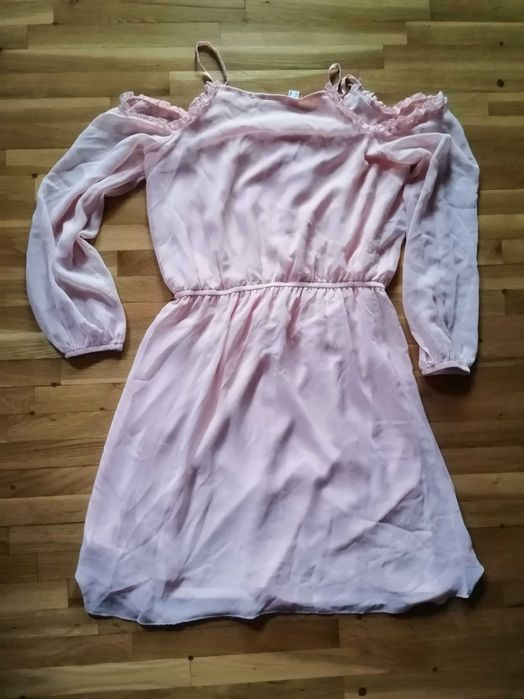 Рокля в прасковен цвят