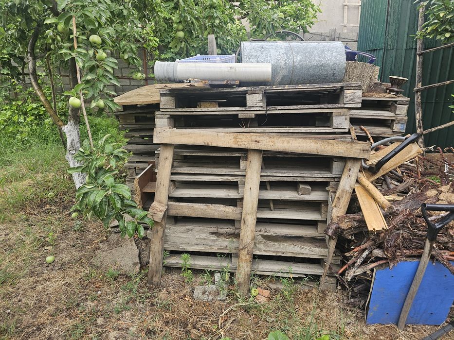 Продаются Поддоны в нормальном состоянии