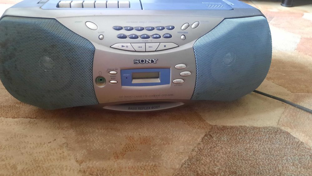 Casetofon cu cd player si radio Sony