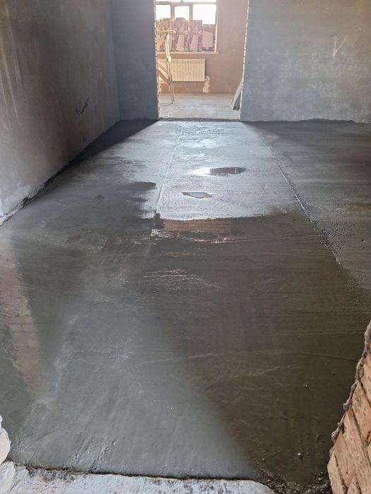 Стяжка пола обычная под маяк