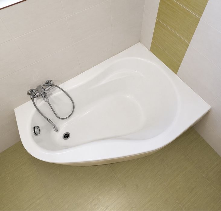 Cadă de colț 150 cm cu baterie inclusă – stare foarte bună