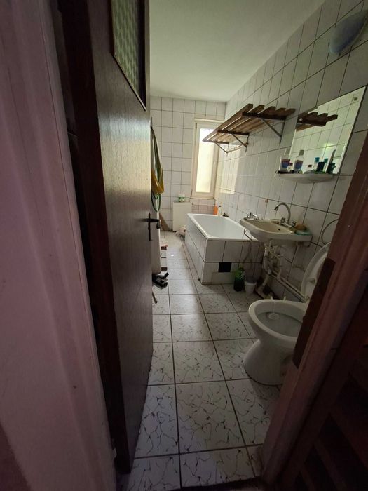 Garsoniera Rahova-Margeanului, Proprietar, Centrala proprie, cu destinatie mixta, atat de  locuit cat si firma (are si iesire separata).