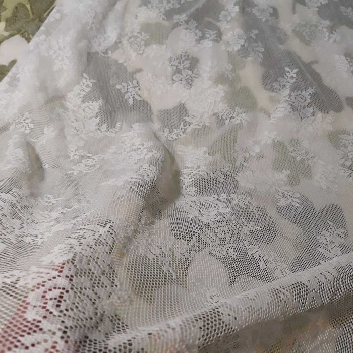 Бяло ушито Перде