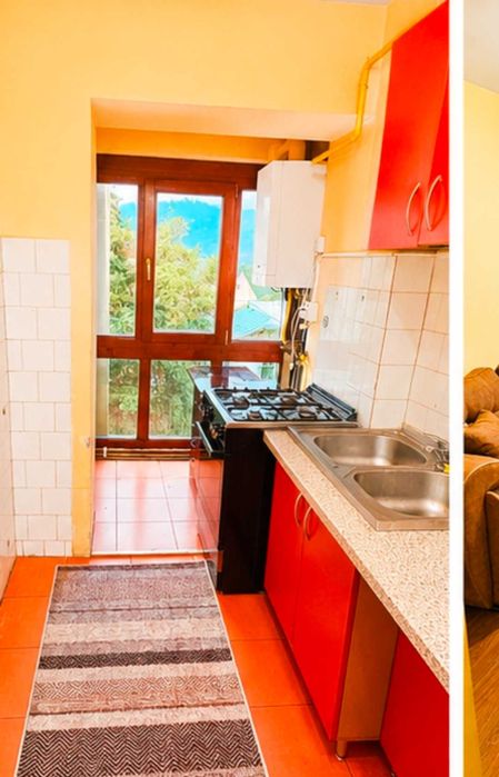 Ofer spre închiriere apartament cu 3 camere