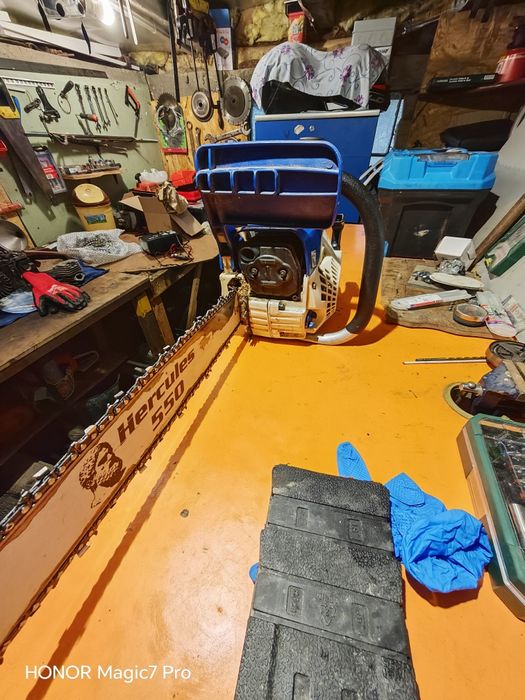 Vând drujba Hercules 550