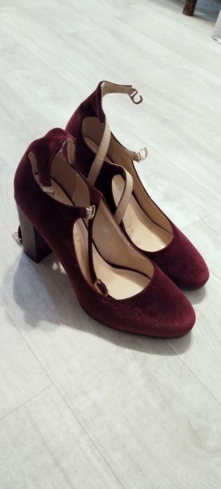 Продам нарядные туфельки