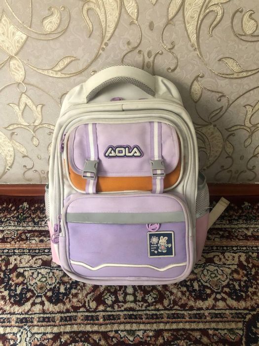 Qizlar uchun rukzak sotiladi