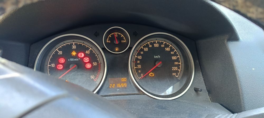 Опел Астра 1.9 дизел, пали има за смяна съединител.