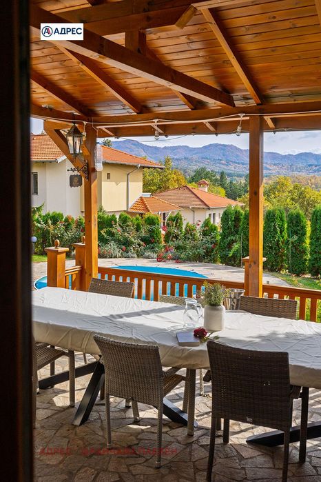 Къща в Ловеч, област-с.Гумощник площ 315 цена 409500