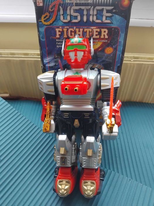 Justice Fighter - голяма играчка Робот Боец + кутия