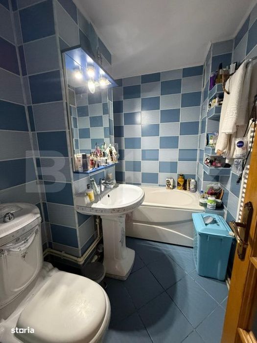 Apartament cu 4 camere, decomandat, zona 9 Mai