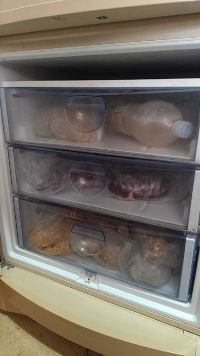 Продам 2-камерный холодильник VESTFROST BKF-355