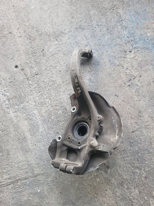 fuzeta stanga fata audi a4 b8