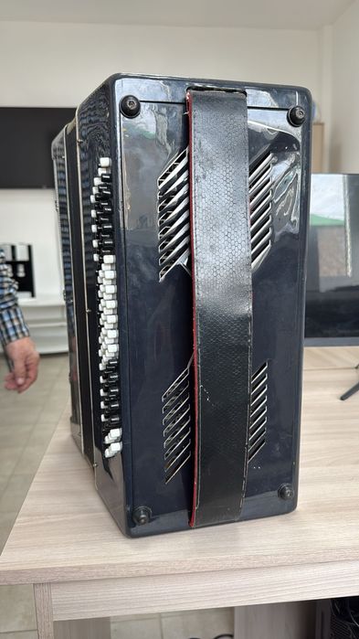 Продается баян с футляром