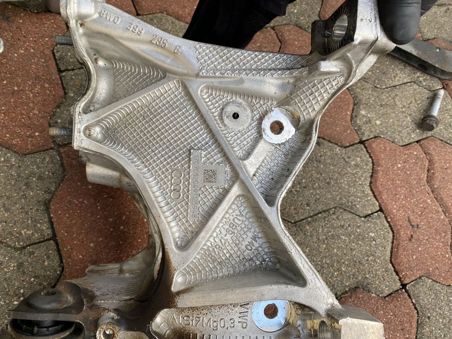 Suport cadru motor stanga/dreapta Audi a4 b9 2.0 tdi 2017