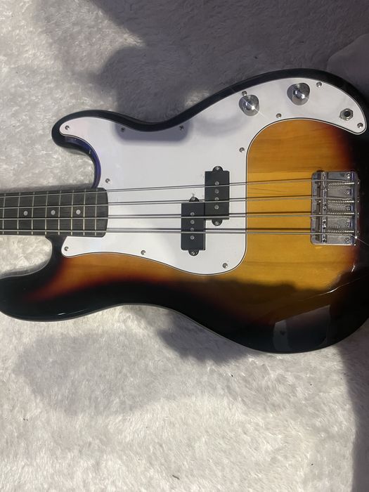 Бас китара с 4 струни