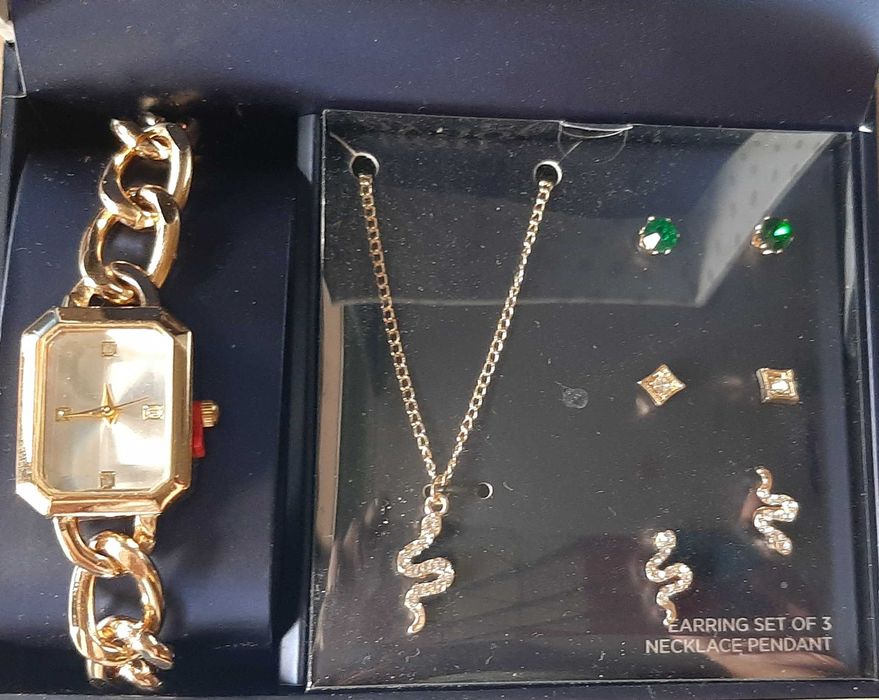 Часовник с колие и обеци