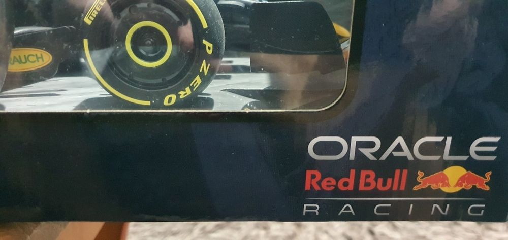 Vând F1 Redbul BR18 scale 1/12