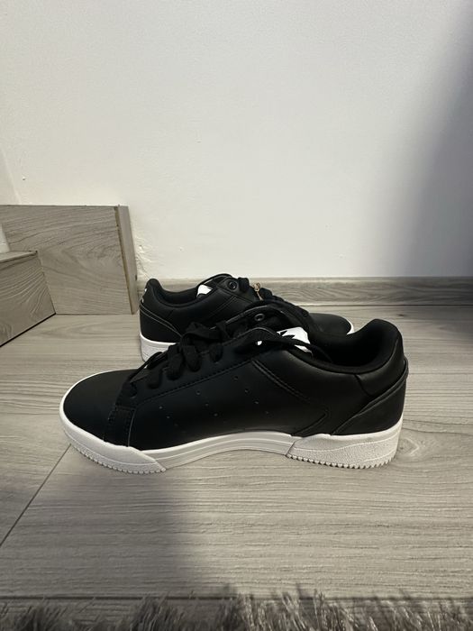 Adidas court Tourino