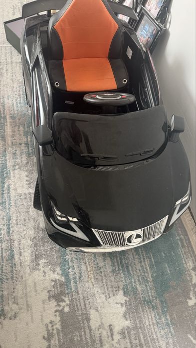 Продам машину детскую