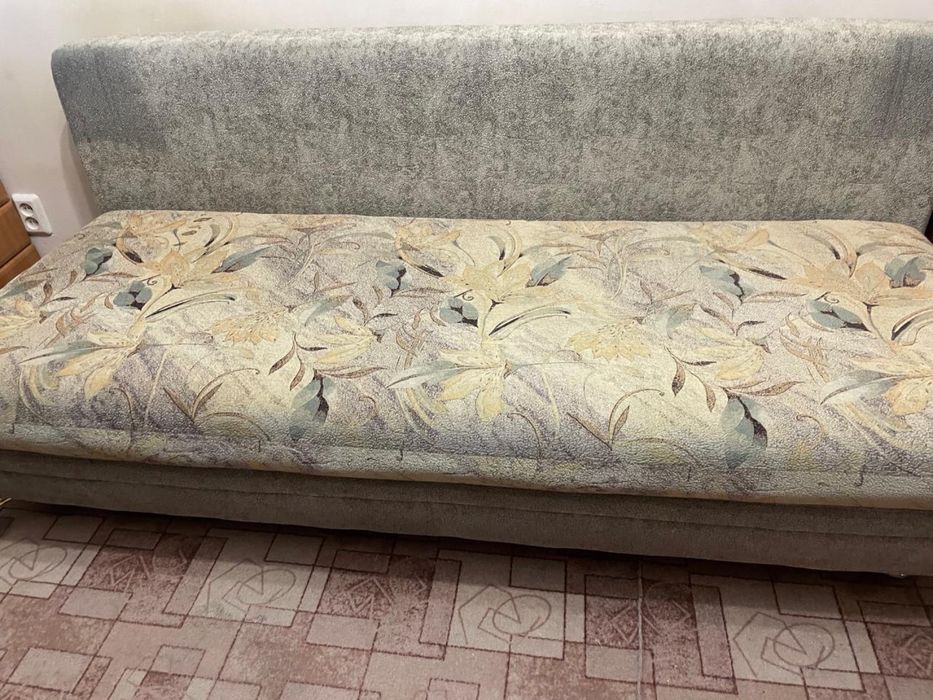 Продам диваны, платяной шкаф, холодильник