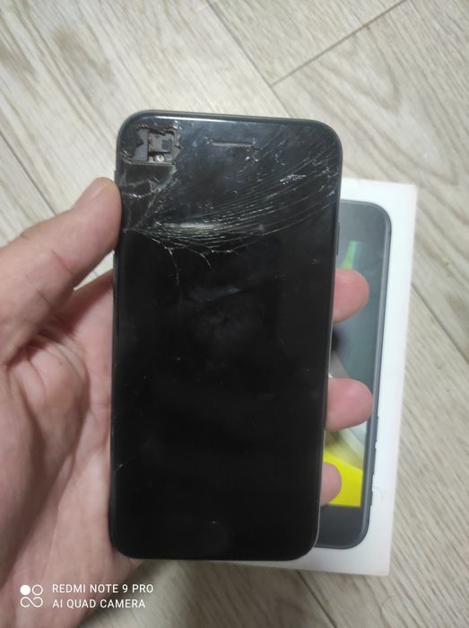 Iphone SE 20 черный