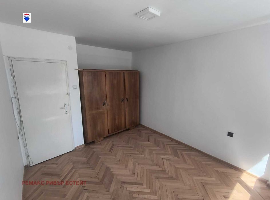 Продава се Тристаен апартамент в Русе, Център - 98 кв.м за 1653 €/кв.м - Снимка #11