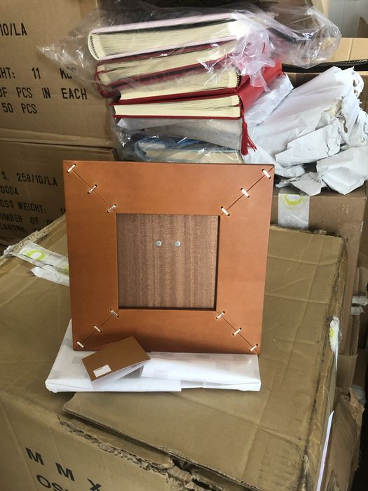 Rame foto inbracate in piele