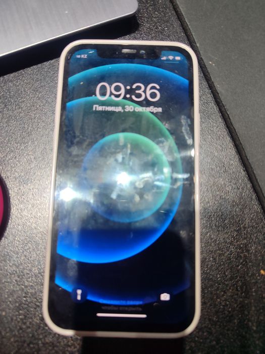 Продам Iphone 12