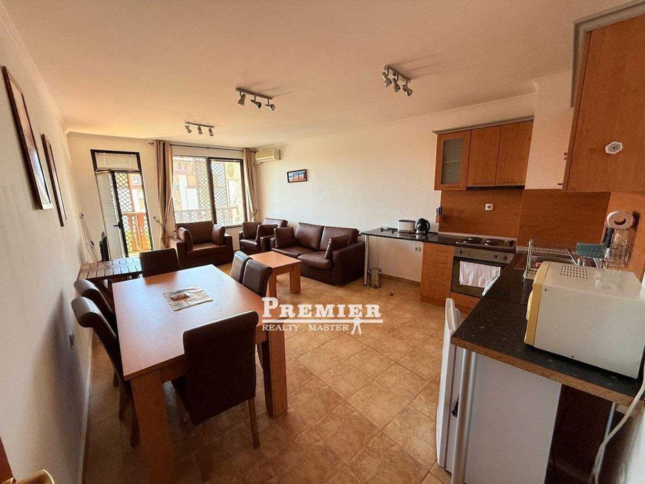 Тристаен апартамент с гледка към морето на 300 метра от плажа