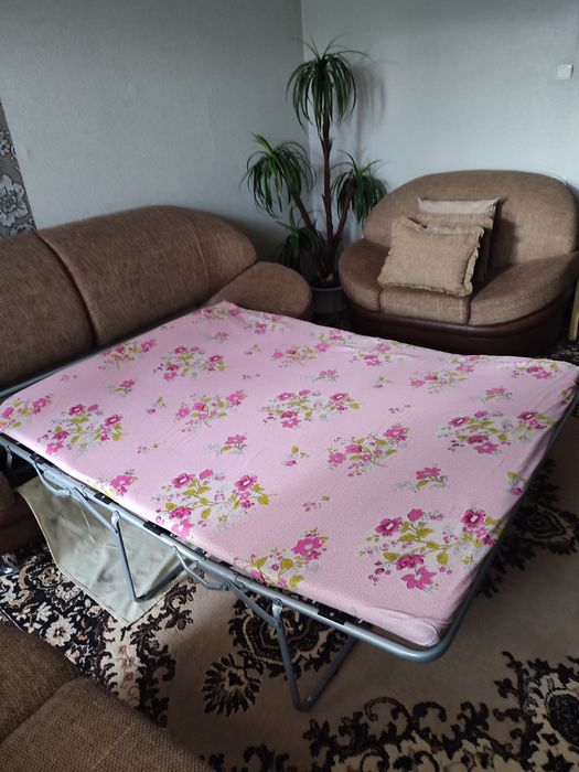 Продаётся диван и два кресла