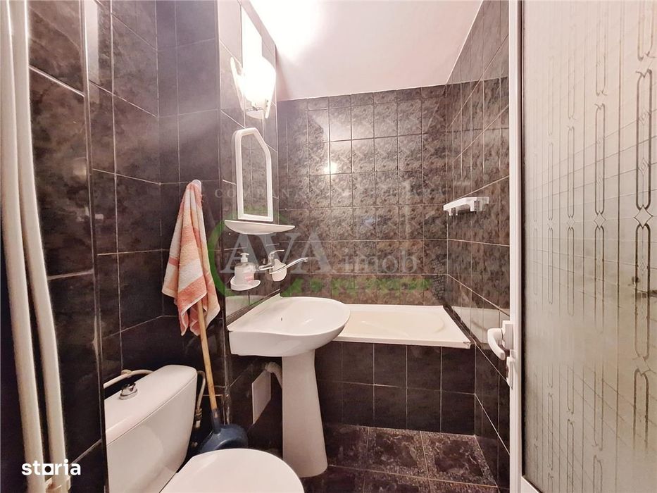 Apartament 3 camere semidecomandat zona Milcov