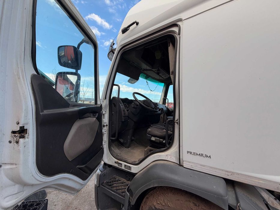 Cabina Renault Midlum din dezmembrari ( + capota + bara + scaune etc ) din dezmembrari