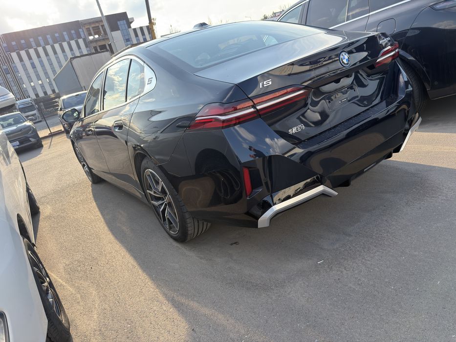 BMW i5 35L M- Sport 2024 yil