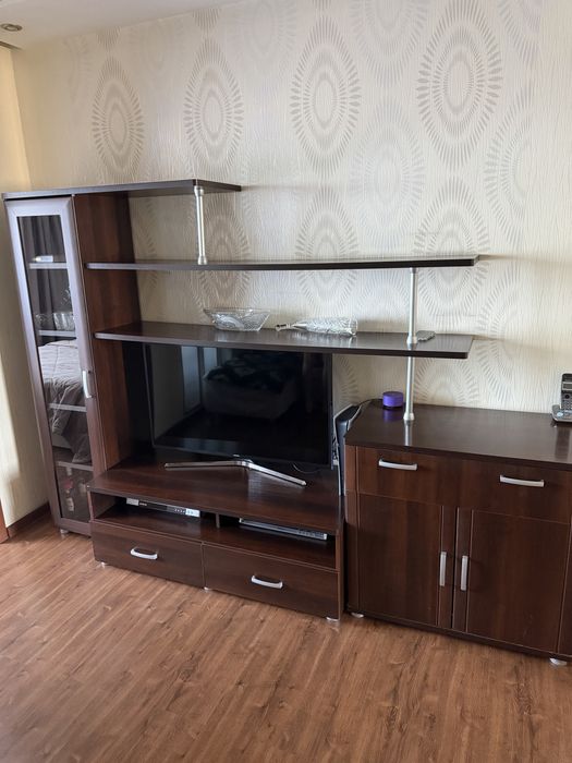 Стенка в зал /высота-178см/длина-250см/ширина-50см