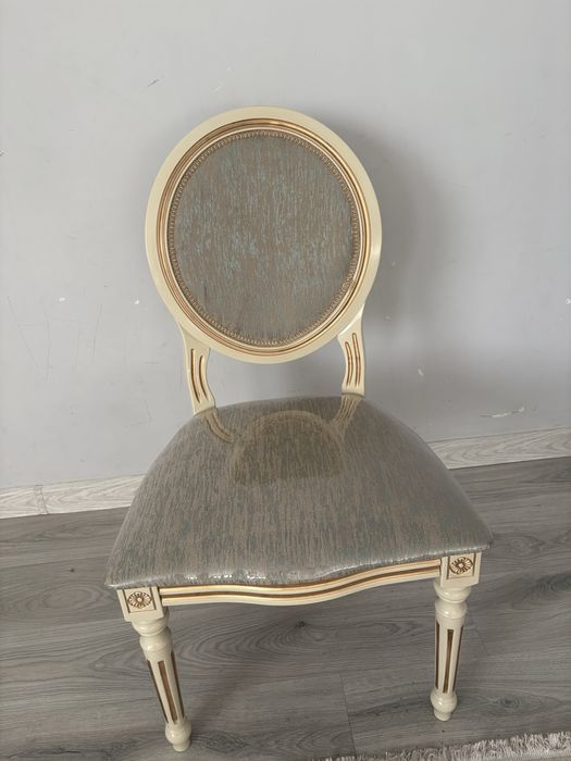 Стул Медальон (почти новый)