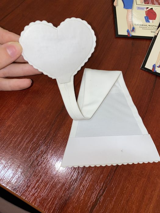 Chilot tanga auto-adeziv