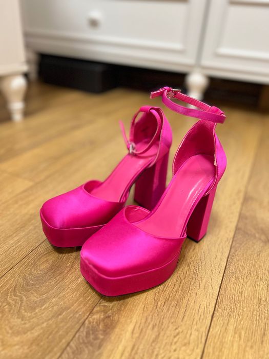 Обувки с дебел ток