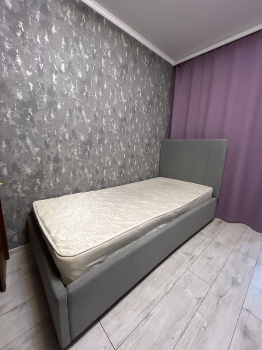 Кровать с матрасом