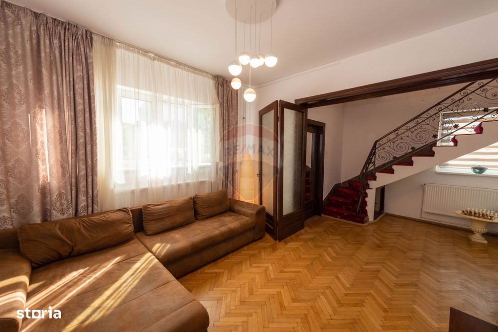 Casa / Vila cu 3 camere de inchiriat strada Pargarilor Stefan cel Mare