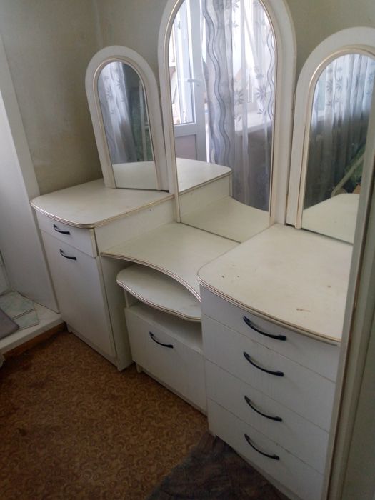 Шифоньер с тумбами