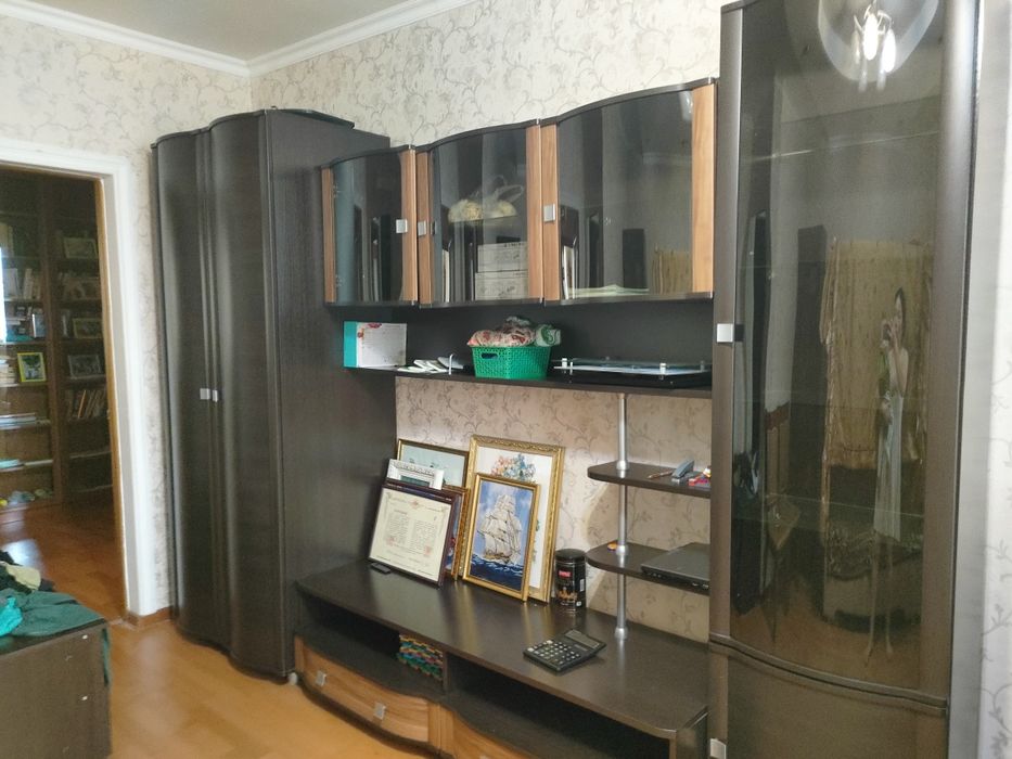 Продам стенку, стол, тумбу